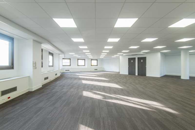 Office in La Garenne-Colombes to rent - Interior Photo - Image 3 of 10