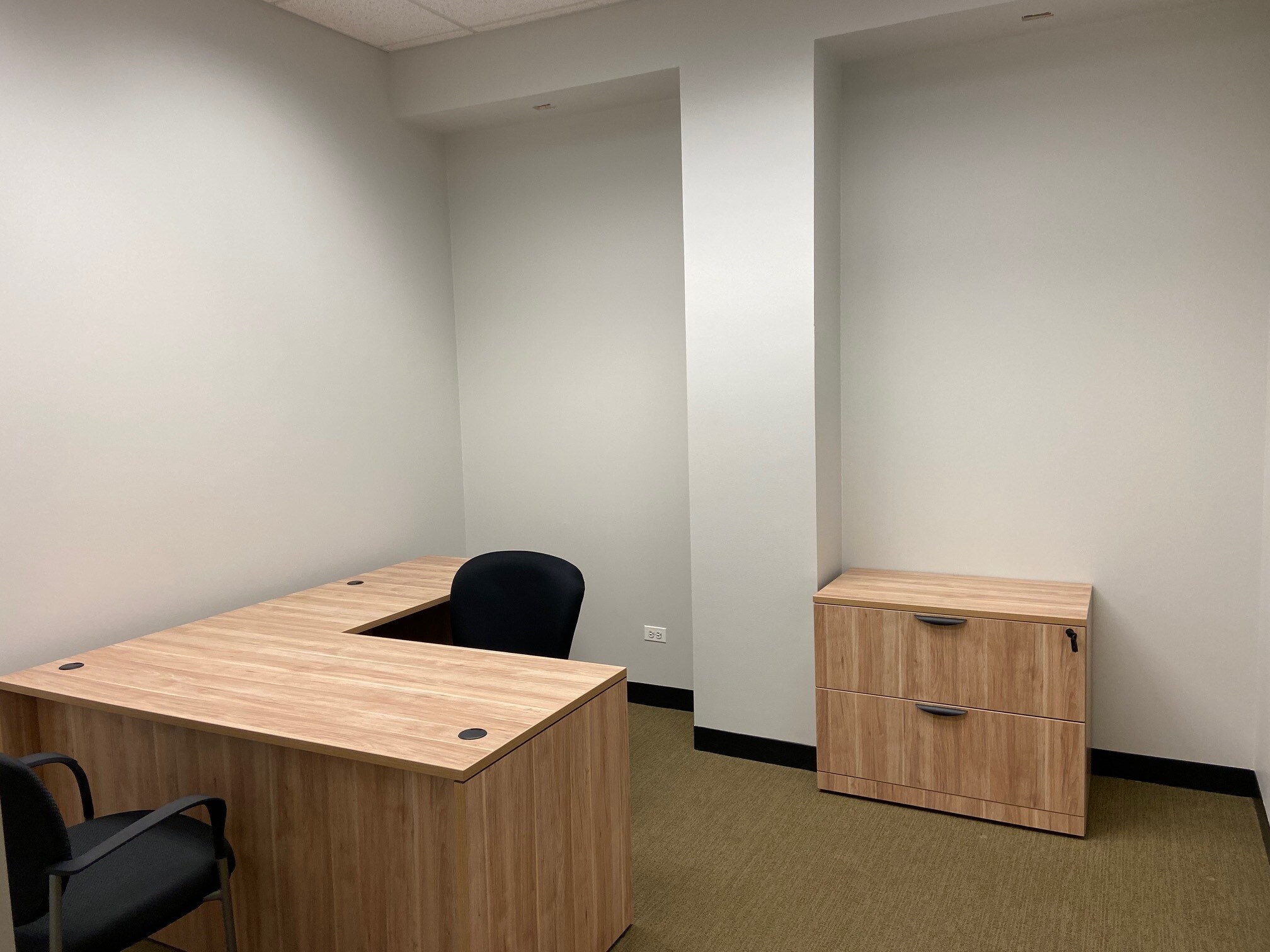 777 Lake Zurich Rd, Barrington, IL to rent Interior Photo- Image 1 of 2