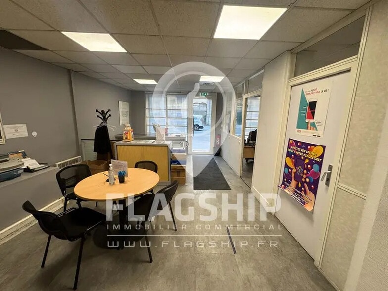 Retail in Paris to rent - Interior Photo - Image 2 of 9