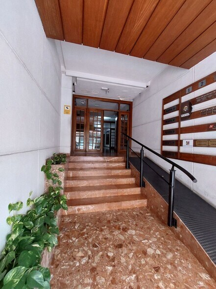 Office in Las Palmas de Gran Canaria, Las Palmas to rent - Lobby - Image 3 of 18