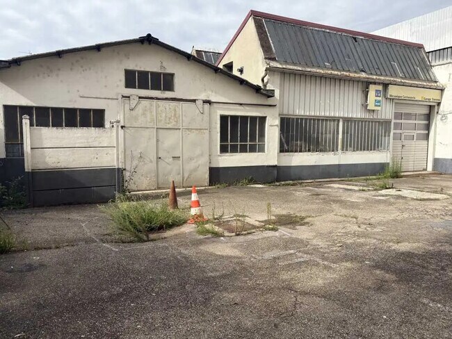 Location Local d'activités 620 m²
