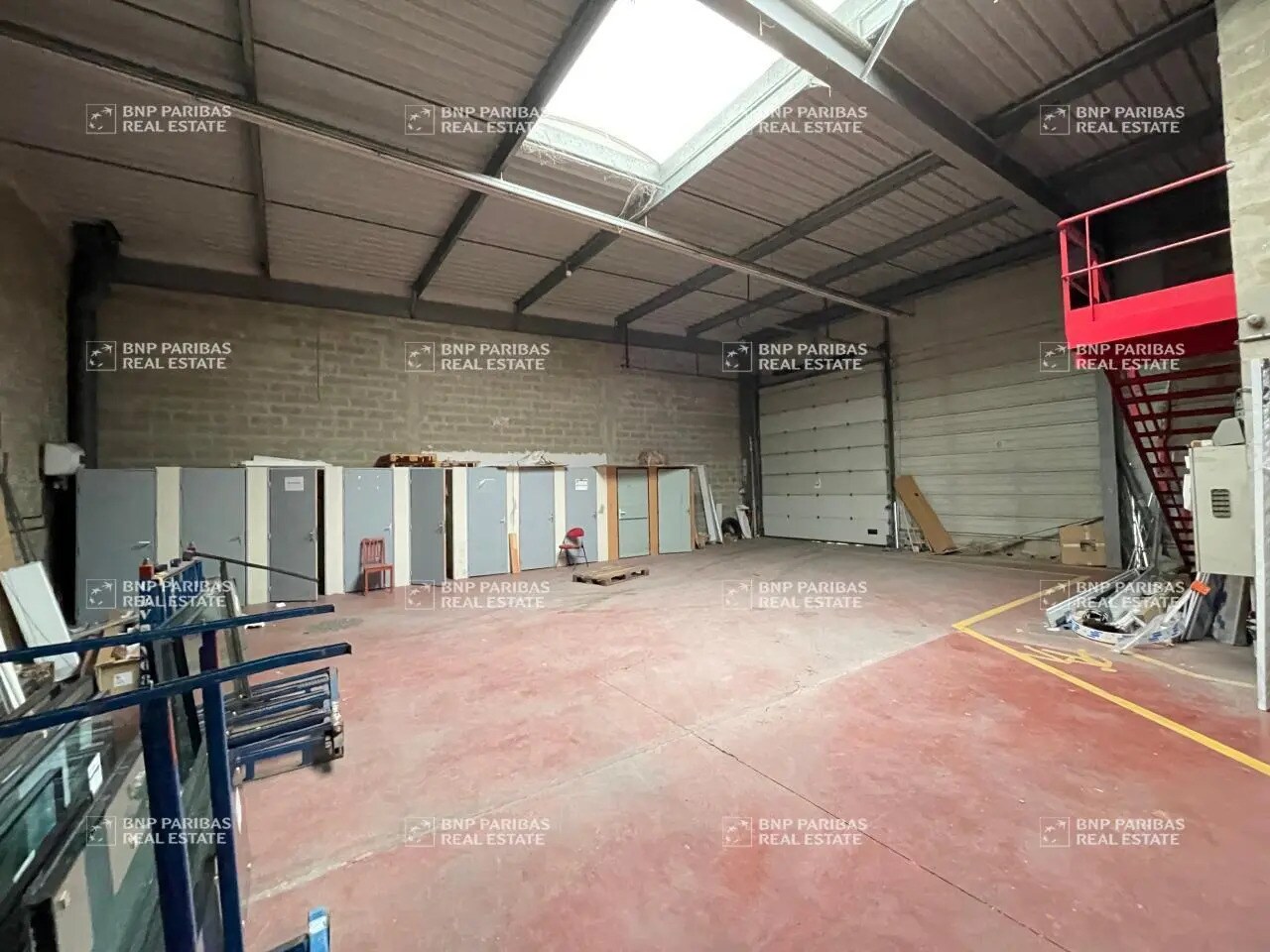 Light Industrial in Noisiel to rent Interior Photo- Image 1 of 4