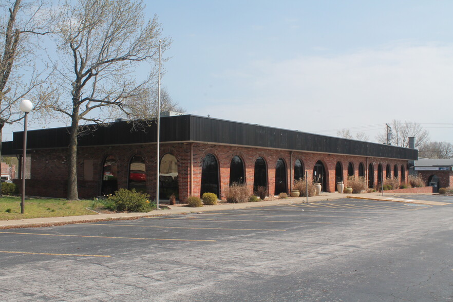 216 E Main St, Carbondale, IL for sale - Primary Photo - Image 1 of 1