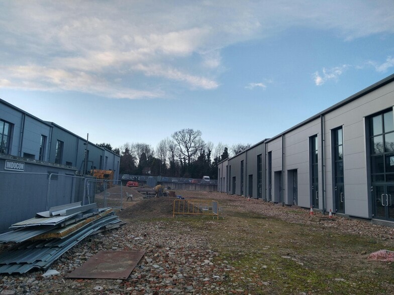 Fishponds Rd, Wokingham to rent - Building Photo - Image 2 of 3