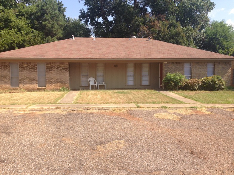 309 Blake Dr, Longview, TX for sale - Primary Photo - Image 1 of 1