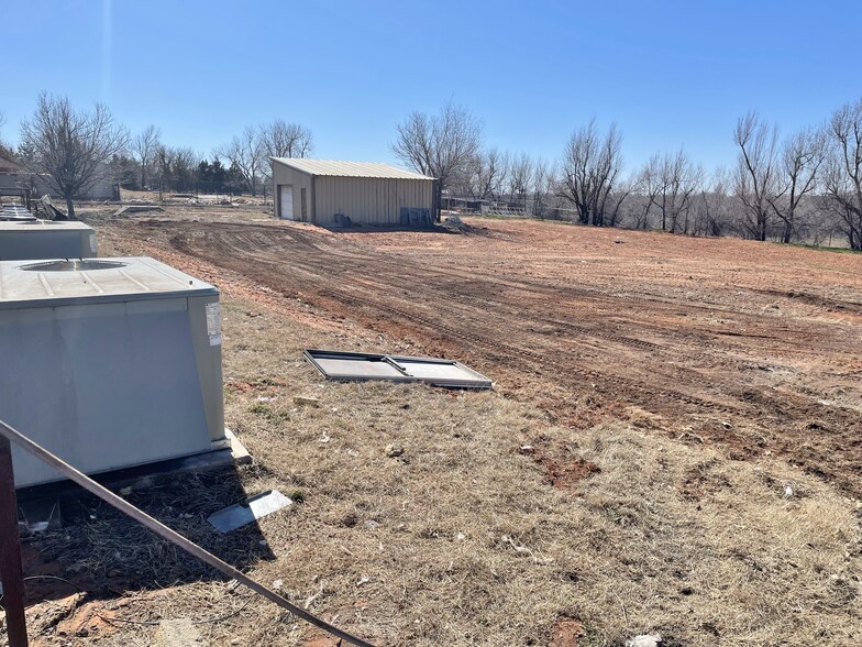 5909 Aero Dr, Tuttle, OK for rent - Building Photo - Image 3 of 9