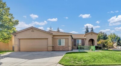 4043 W Clinton Ave, Visalia, CA for sale Primary Photo- Image 1 of 10