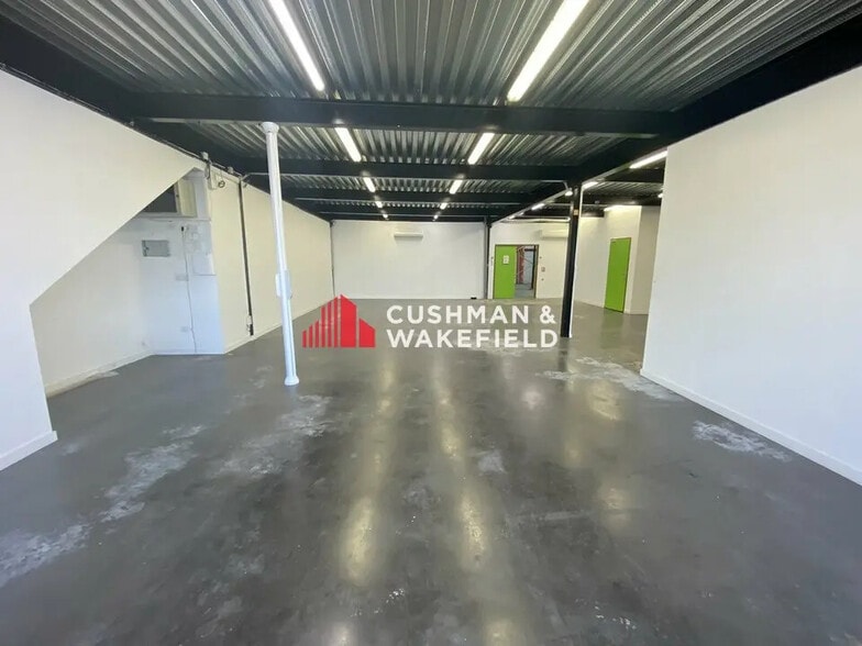 Light Industrial in Toulouse to rent - Interior Photo - Image 3 of 7