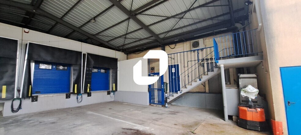 Industrial in Montreuil for sale - Interior Photo - Image 3 of 7
