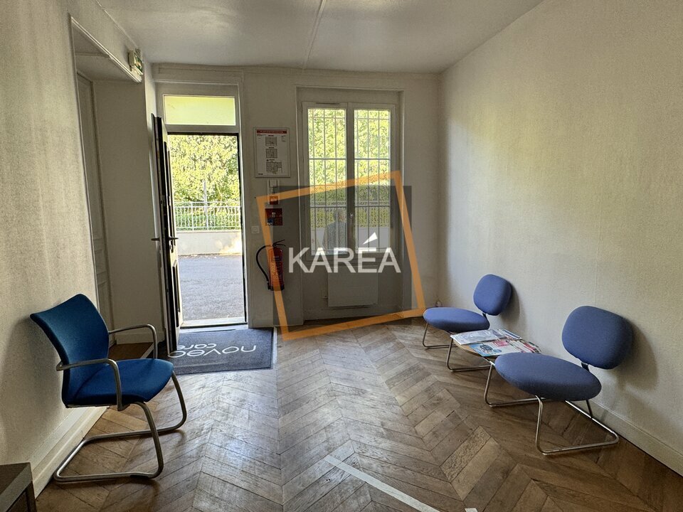 Office in Mareuil-lès-Meaux to rent Interior Photo- Image 1 of 6