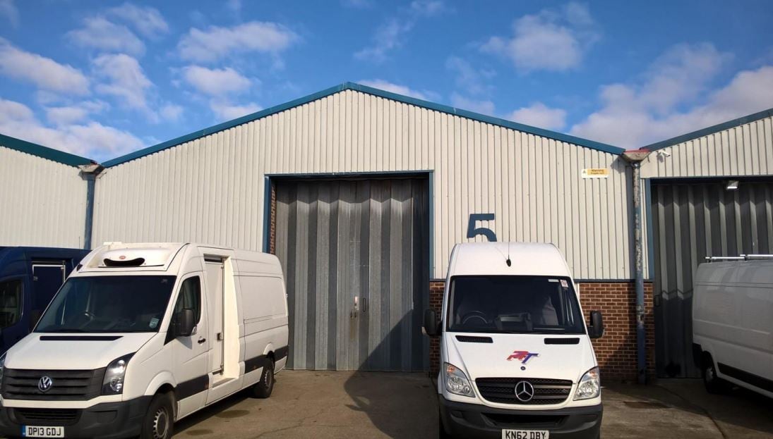 Burndell Rd, Ford to rent Primary Photo- Image 1 of 2