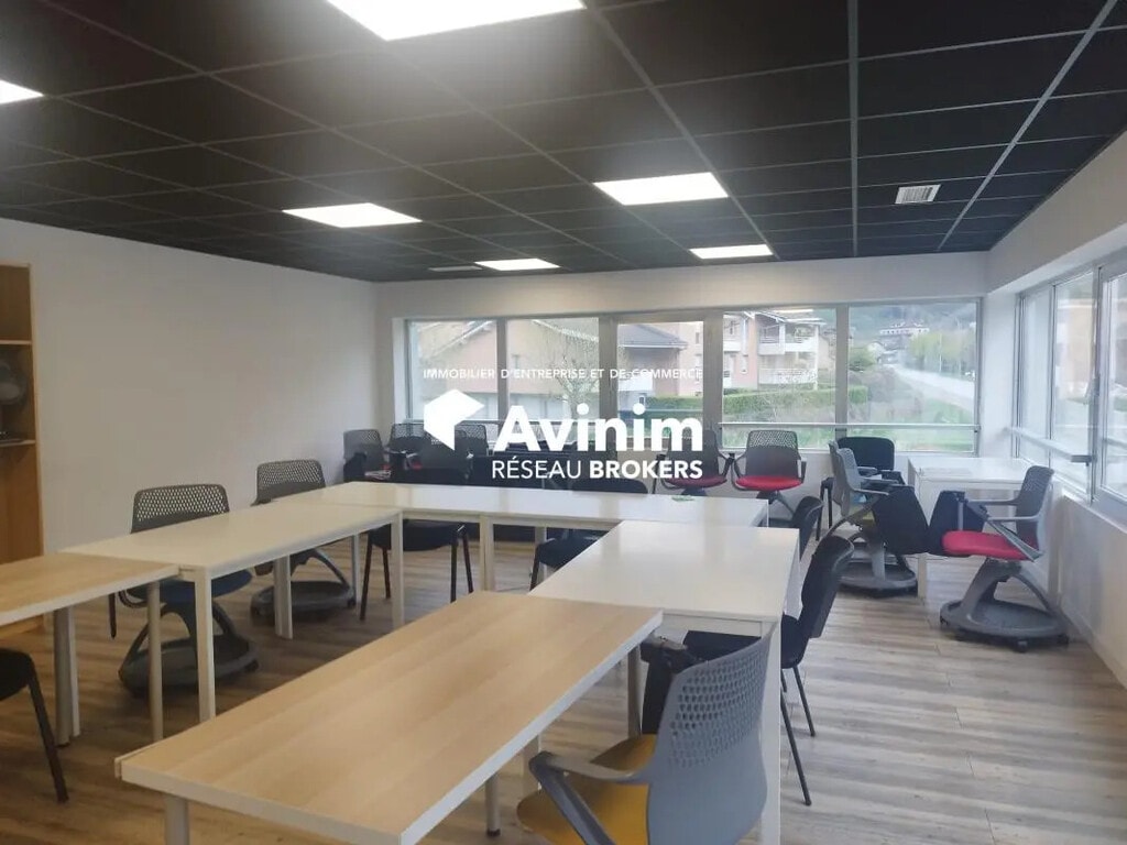 Location Bureaux 173 m² - Photo 1