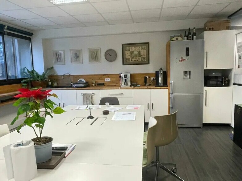 Light Industrial in Mérignac to rent - Building Photo - Image 3 of 10