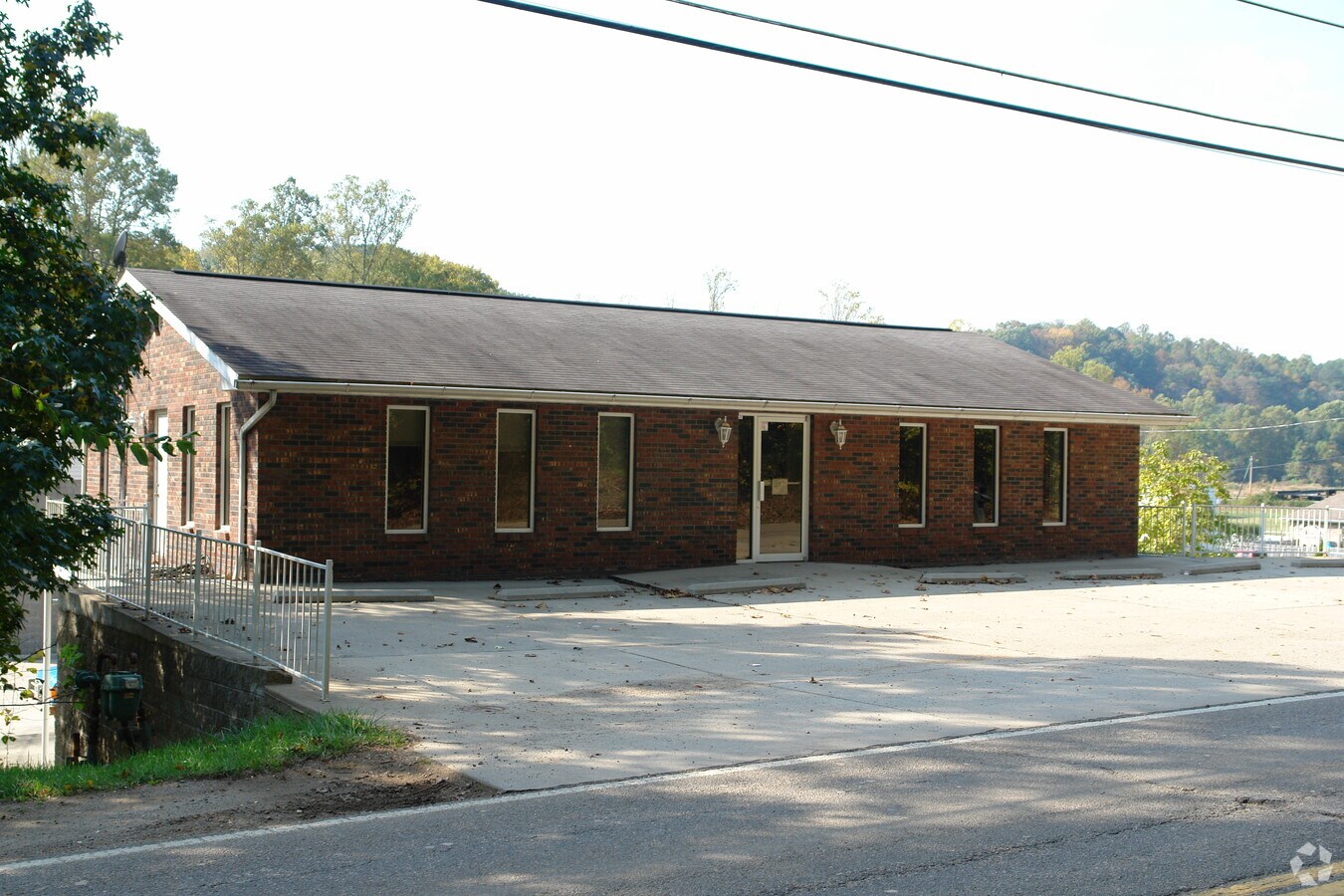 8113 Sissonville Dr, Charleston, WV 25320 UK