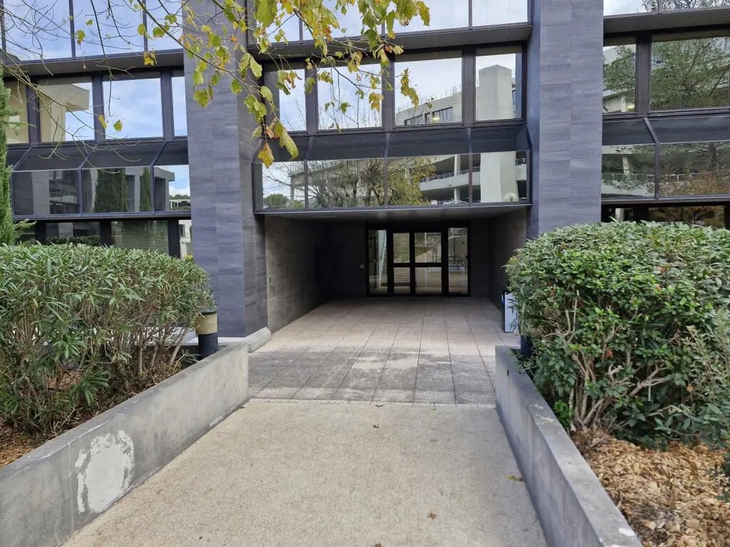 Location Bureaux 154 m² - Photo 1