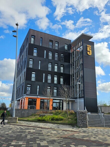 Bridge St E, Middlesbrough to rent - Building Photo - Image 3 of 5