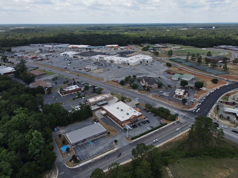 2000 Veterans Blvd, Dublin, GA for sale - Building Photo - Image 2 of 5