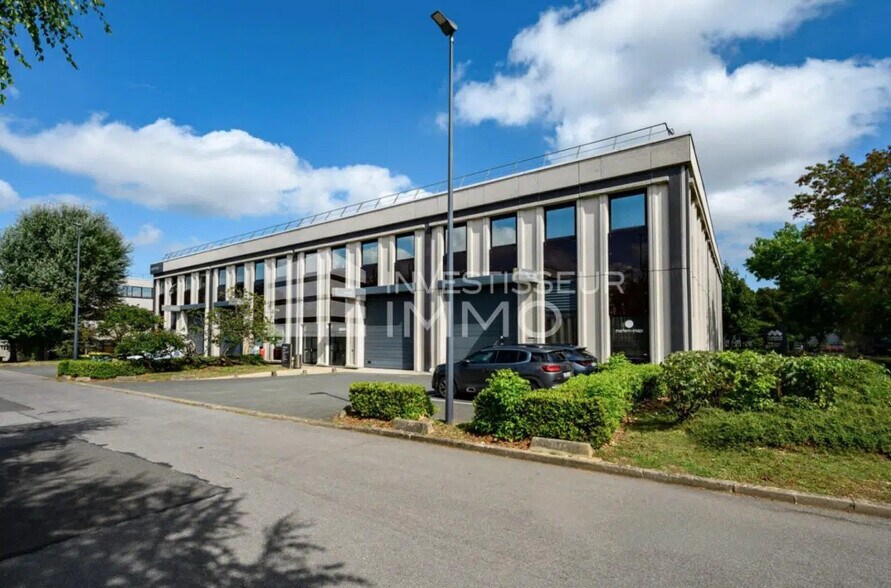 Light Industrial in Antony to rent - Building Photo - Image 2 of 2