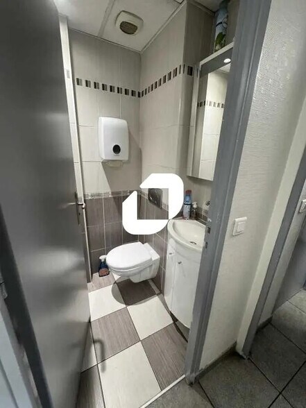 Office in Bobigny to rent - Building Photo - Image 3 of 8