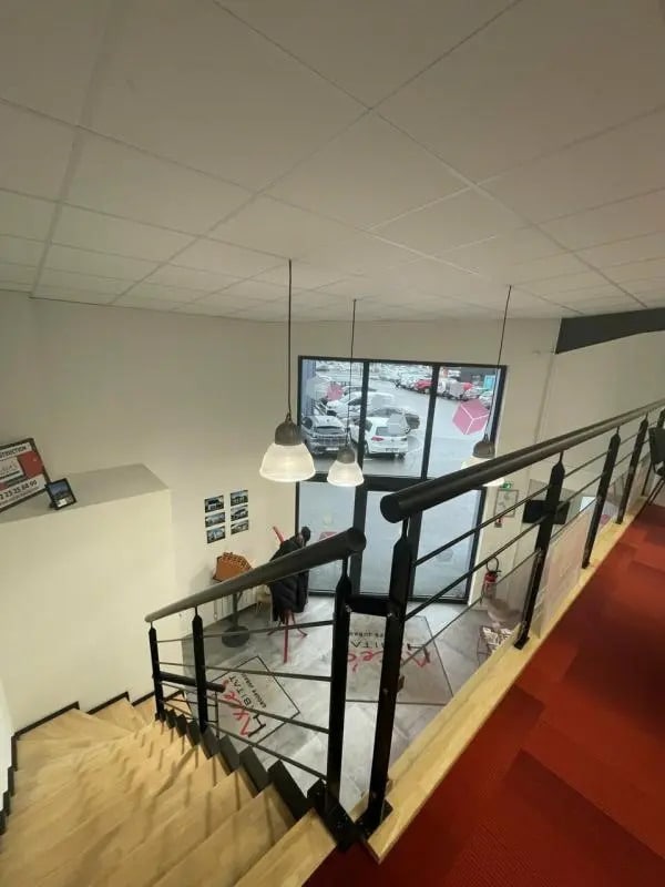 Location Bureaux 185 m² à 195 m² - Photo 1