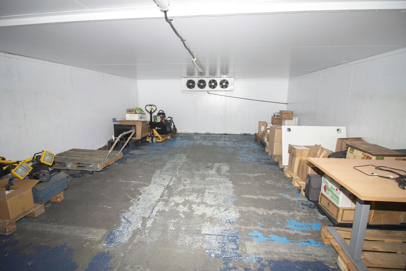 17 Cumberland Av, London, LND NW10 7RX - Unit 17 -  - Interior Photo - Image 1 of 7