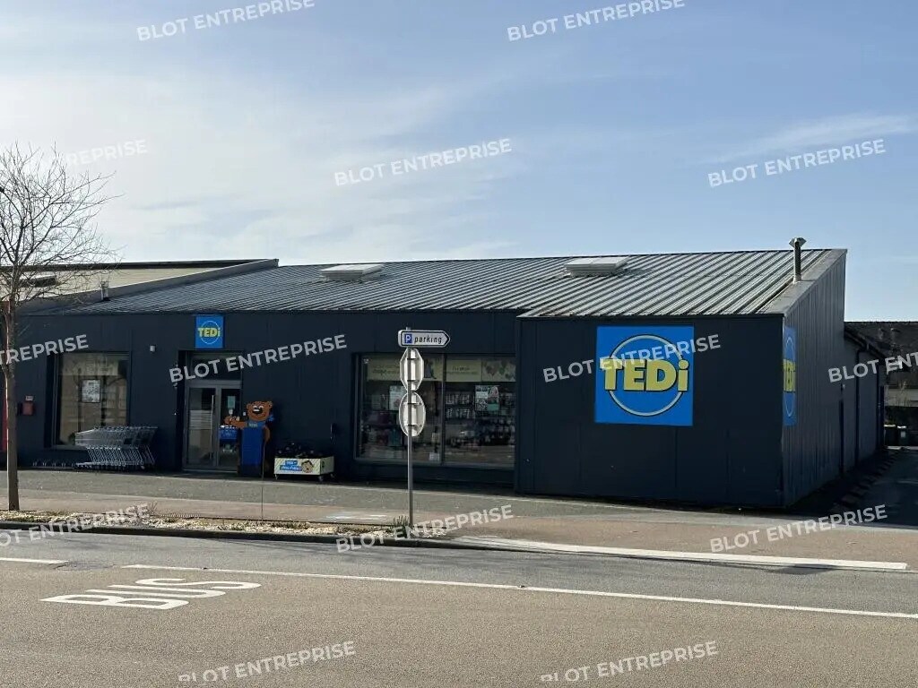 Location Commerce 750 m² - Photo 1