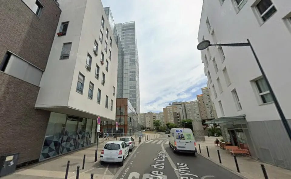 Retail in Montreuil to rent Building Photo- Image 1 of 2