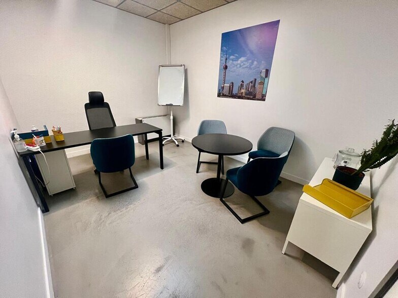 Office in Labège to rent - Interior Photo - Image 1 of 1