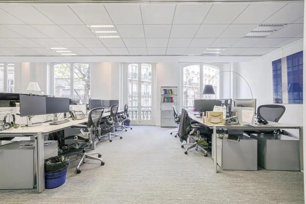 Location Bureaux 230 m² - Photo 1