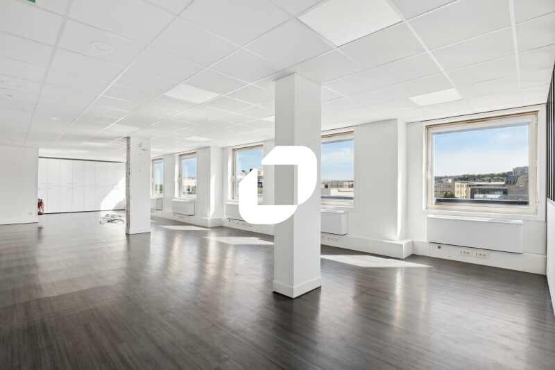Office in Suresnes for sale Building Photo- Image 1 of 12