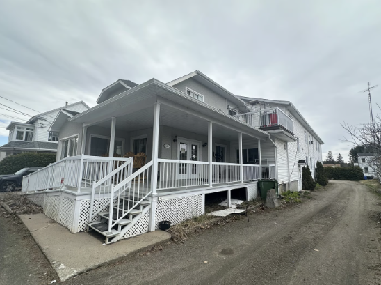 100 Rue Saint-Olivier, Saint-alexis-des-monts, QC for sale - Primary Photo - Image 1 of 1