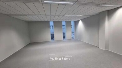 Office in Villeurbanne to rent Building Photo- Image 2 of 9