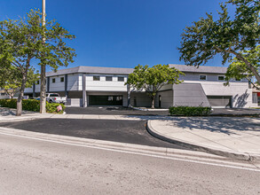 1557 NE 164th St, North Miami Beach, FL for rent Building Photo- Image 1 of 9