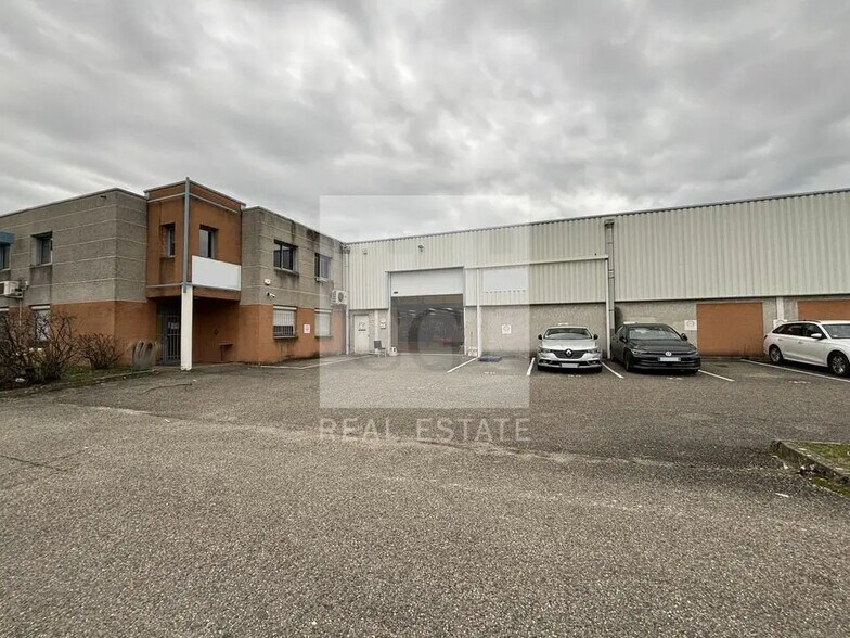 Light Industrial in Chassieu to rent - Building Photo - Image 1 of 12