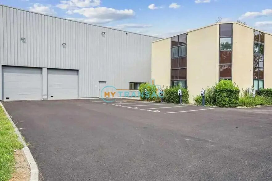 Industrial in Lisses to rent - Building Photo - Image 3 of 17