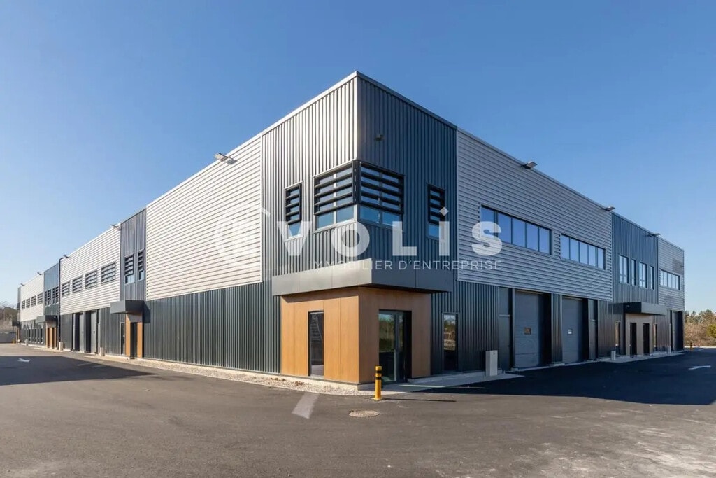 Location Local d'activités 938 m² - Photo 1