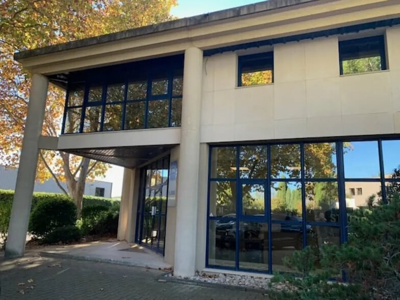 Office in Avignon to rent - Building Photo - Image 1 of 12