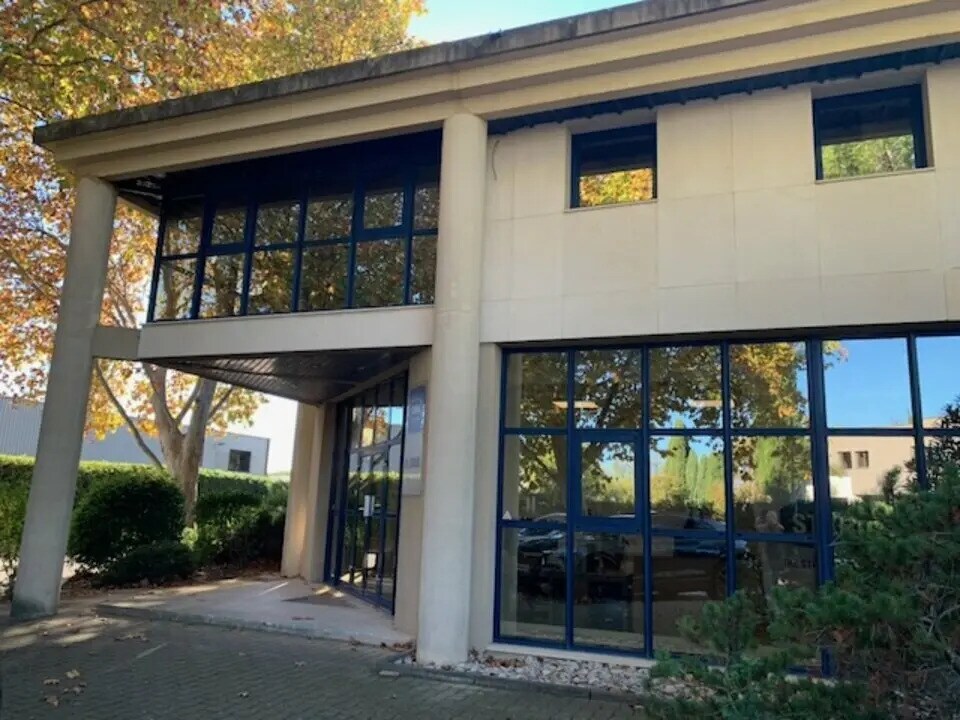 Office in Avignon to rent Building Photo- Image 1 of 13