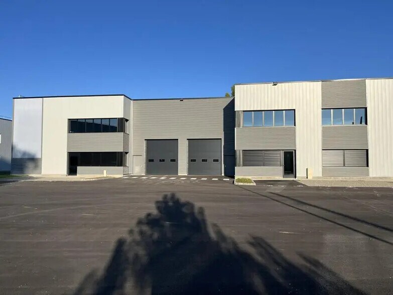 19 Chemin De La Lône, OULLINS-PIERRE-BÉNITE for sale - Building Photo - Image 2 of 16