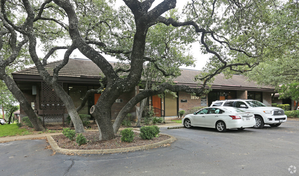 1850 Lockhill Selma Rd, San Antonio, TX for sale - Primary Photo - Image 1 of 1