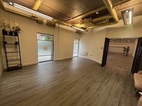 19 Boulevard Dr, London to rent Interior Photo- Image 1 of 6