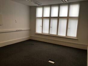 111-113 High St, Berkhamsted to rent Interior Photo- Image 2 of 4