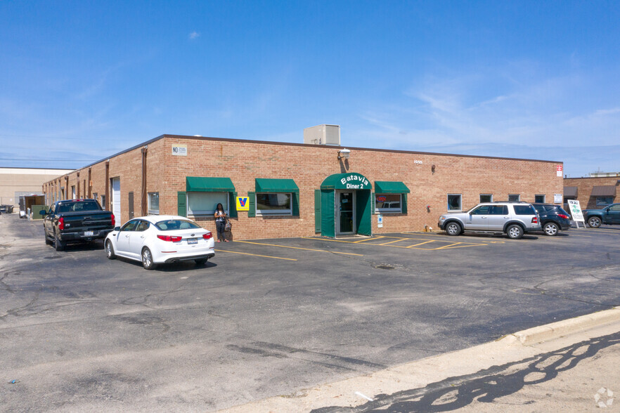 1055 Paramount Pky, Batavia, IL for sale - Primary Photo - Image 1 of 4