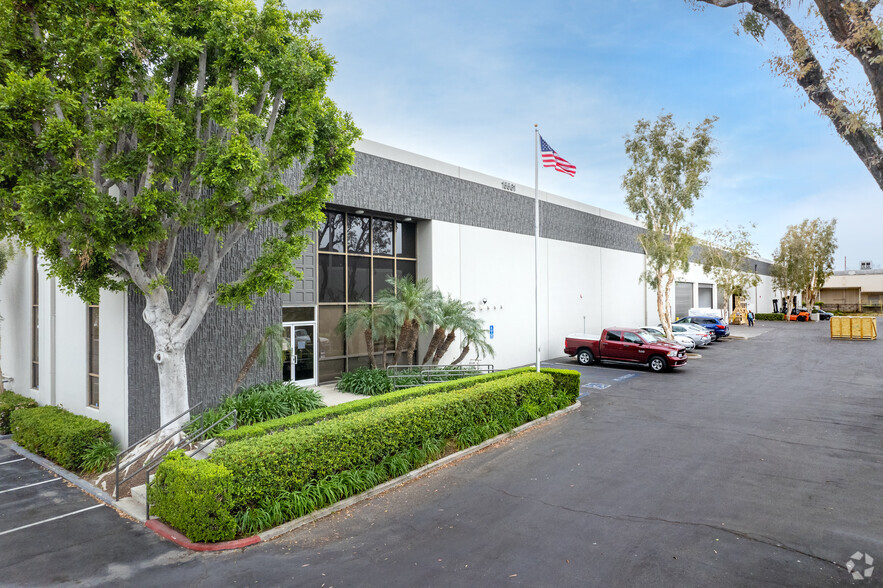 15551-15561 Del Amo Ave, Tustin, CA for rent - Building Photo - Image 1 of 5