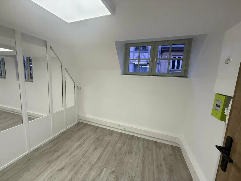 Office in Rouen to rent - Primary Photo - Image 2 of 5