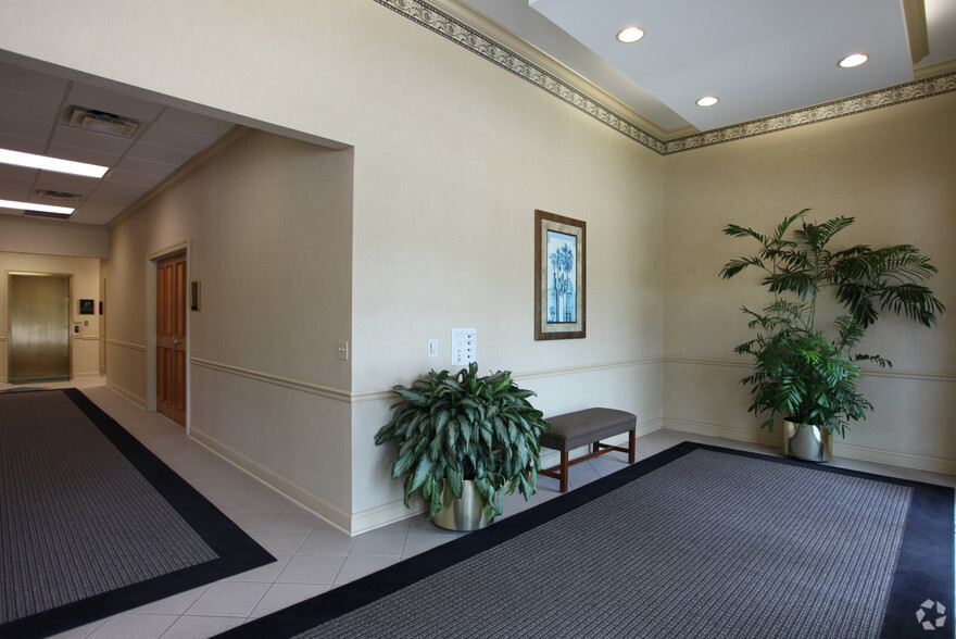 475 West Town Pl, Saint Augustine, FL for rent - Lobby - Image 2 of 13