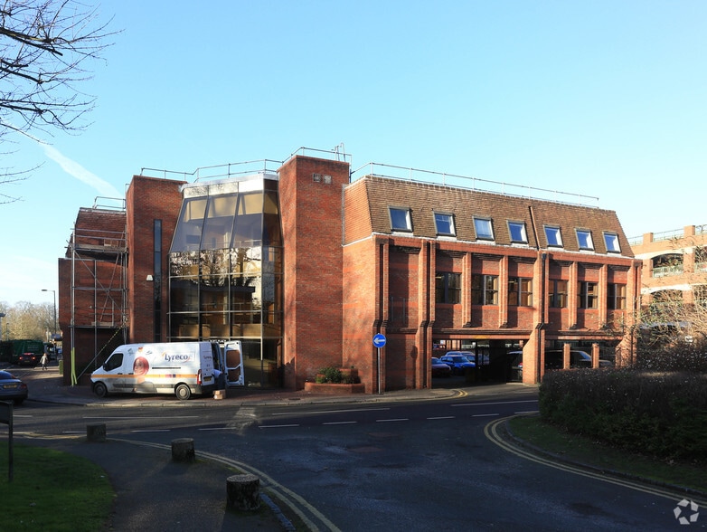 Bancroft Rd, Reigate to rent - Building Photo - Image 2 of 2