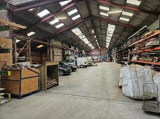 Location Entrepôt 1 800 m²