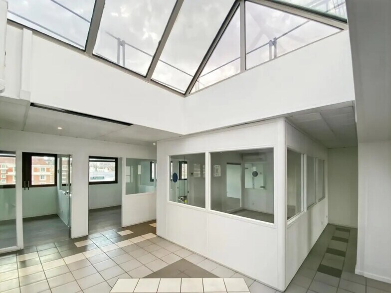 Office in Ivry-sur-Seine to rent - Building Photo - Image 3 of 6