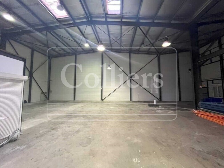 Light Industrial in Aubagne to rent - Interior Photo - Image 3 of 10